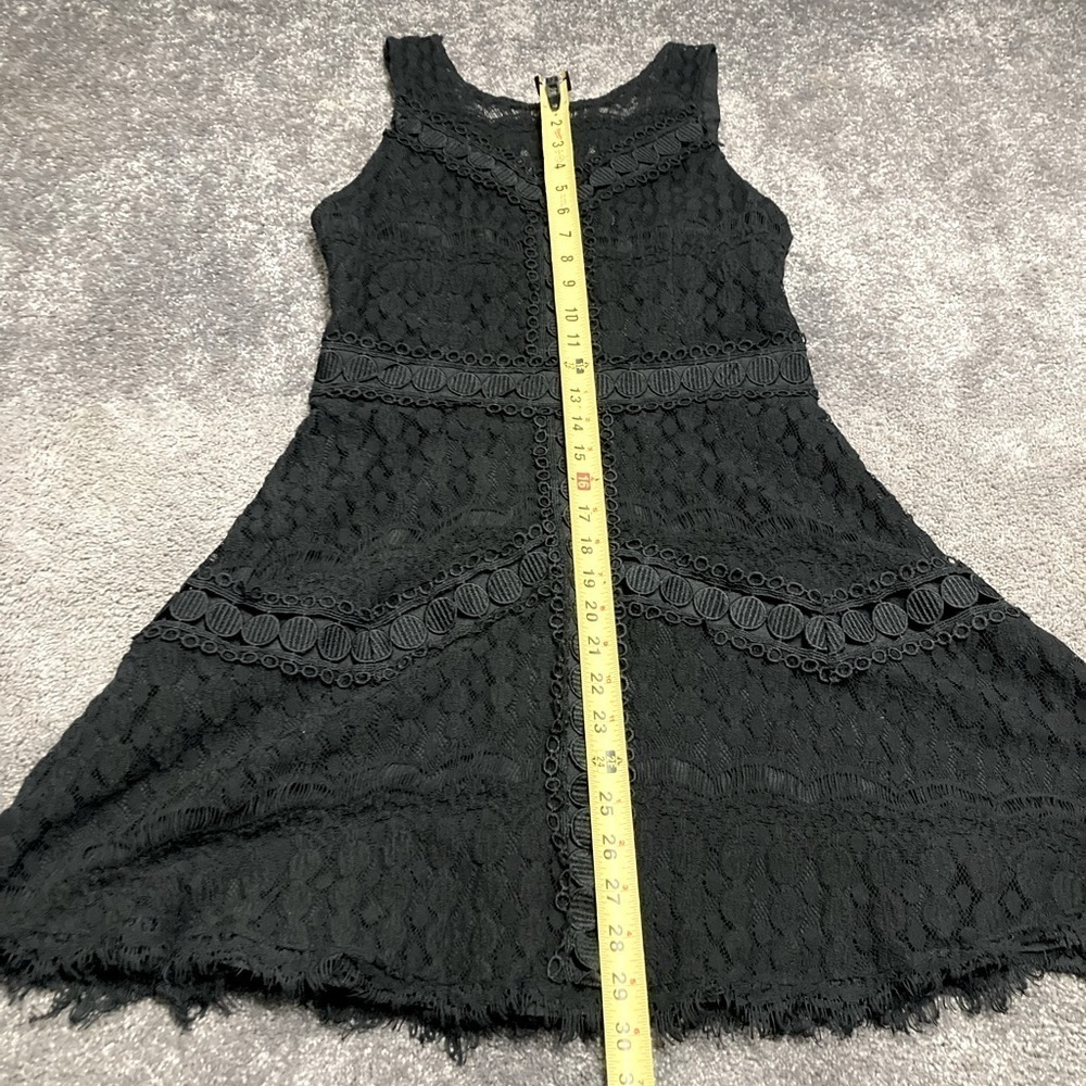 Adelyn Rae crocheted and lace cocktail dress, Medium. - Picture 9 of 12